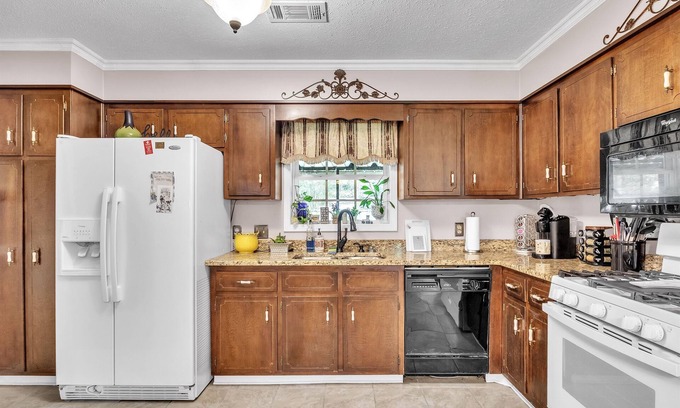 Columbus Haus | Spacious 3BR | Azalea Retreat | Columbus Comfort