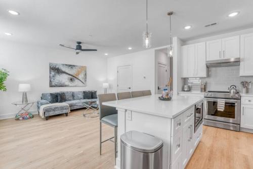 Wesley Heights Wohnung | Spacious 3BR Home Oasis on Grandin Road