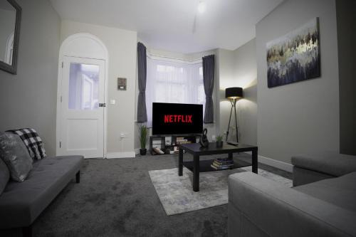 Wainscot Wohnung | Spacious 3BR Home, WiFi, Free Parking