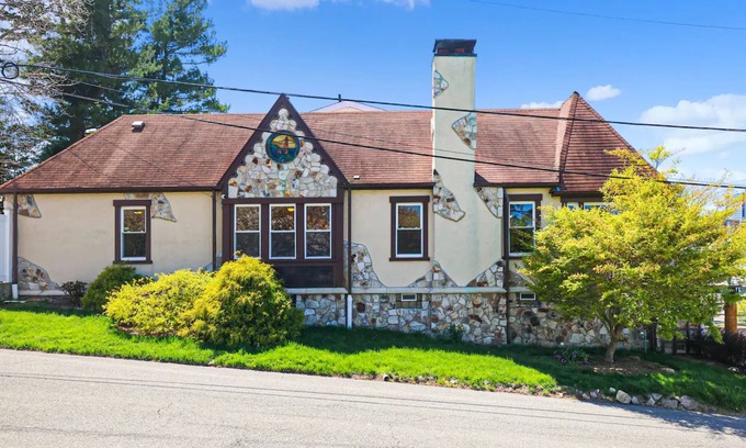 Larchmont Haus | Spacious 4BR Private Home * Direct Water View