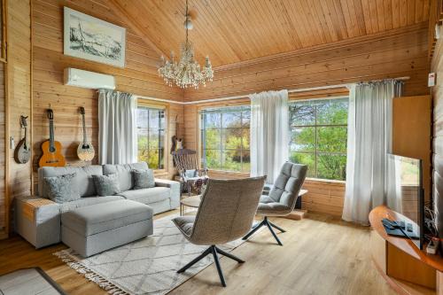 Rovaniemi Villa | Spacious 3BR Riverside Villa with Private Sauna