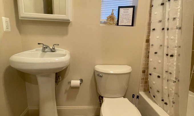 Southwest Wohnung | Spacious 4-bedroom apartment with AC, WiFi in amazing Washington DC