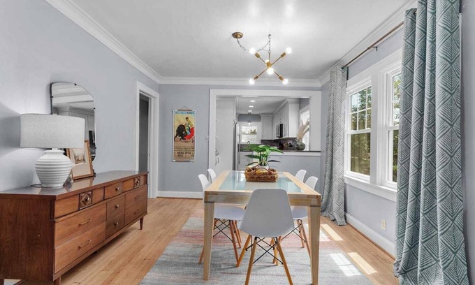 Ward Parkway Haus | Spacious 4 Bedroom Home Near Shops & Food | 52