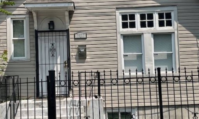 South Chicago Haus | Spacious 4-bedroom house in cool Chicago with AC, WiFi