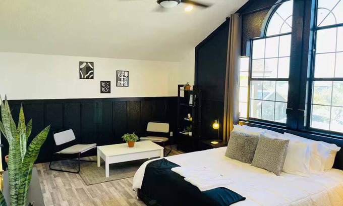 El Paso Haus | Spacious 4-bedroom house with AC and WiFi in pleasant El Paso