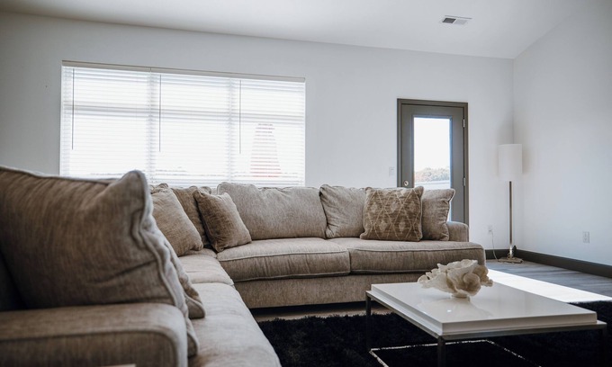 St. Robert Haus | Spacious 4-bedroom house in prime Saint Robert location with modern amenities