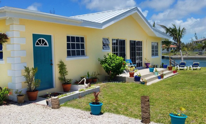 Williams Town Haus | Geräumige Villa mit 4 Schlafzimmern an einer schönen Wasserstraße mit Blick auf den Strand und das Meer