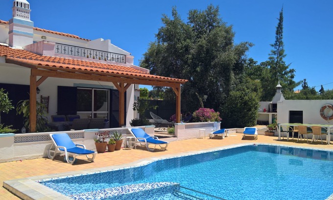 Santo Estevao Villa | 4 Schlafzimmer Villa mit privatem Pool