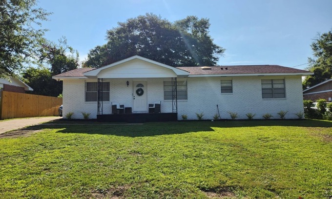 Columbus Haus | Spacious 4BR Home, Screened Porch, Fenced Yard, Pet-Friendly, 7 Min to Benning