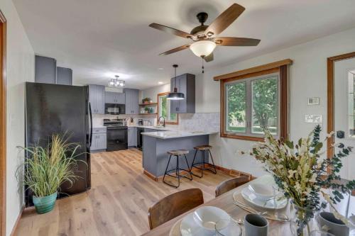 Easton Haus | Spacious 4BR Ranch Near Easton Perfect for Families & Work Groups