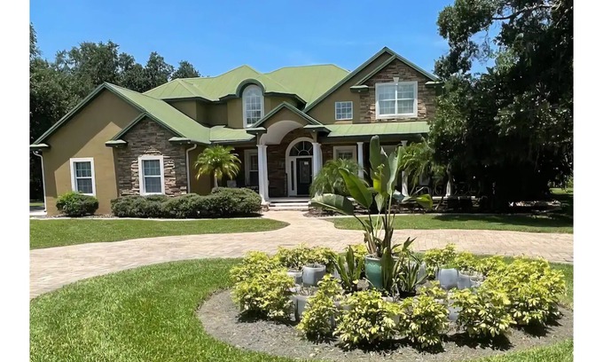 Glencoe Haus | Spacious 5-bedroom house in charming New Smyrna Beach with WiFi, AC
