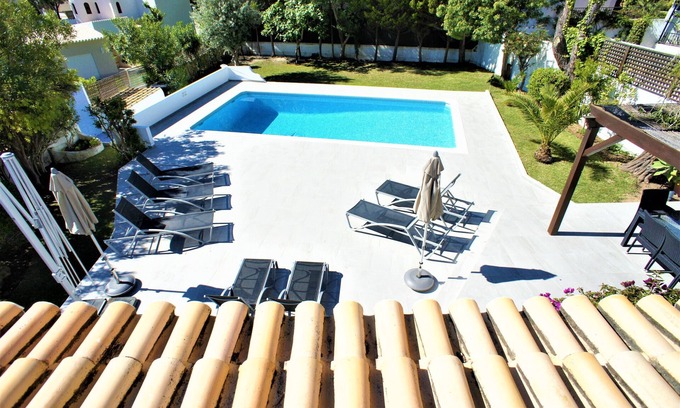 Vale do Garrao Villa | 10% RABATT SEPTEMBER Schöne Villa mit 5 Schlafzimmern, 10 Gehminuten vom Strand von Garrao entfernt