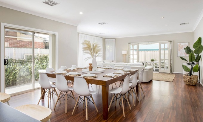 Adelaide Central Business District Haus | Spacious 5 Bedroom Home Ideal for Families and Large Groups