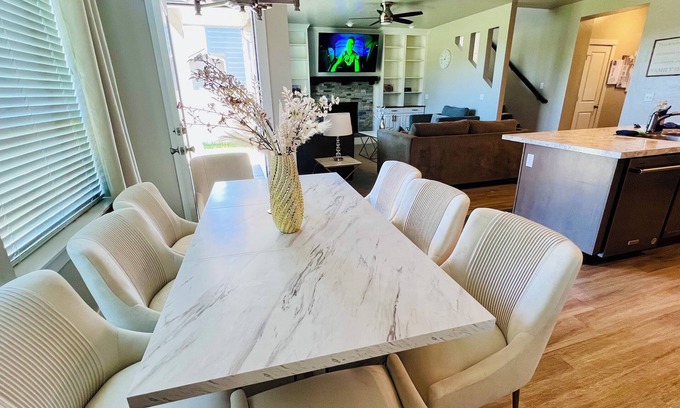 Caldwell Haus | Spacious 5-bedroom house in charming Caldwell with lots of fun activities