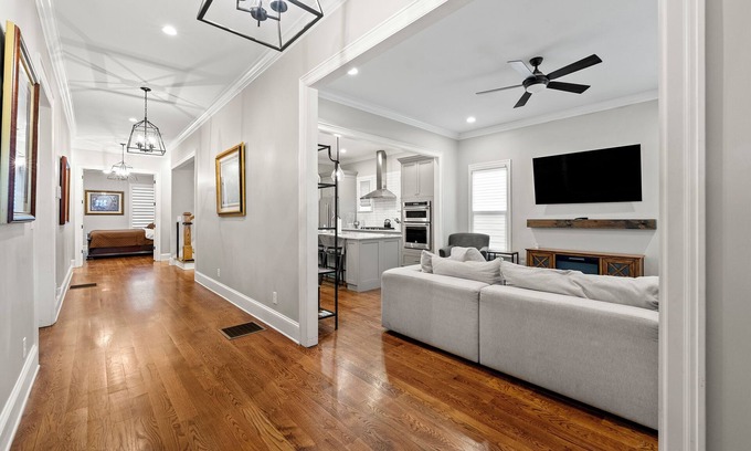Pittsburgh Haus | Spacious 5-bedroom house with WiFi, AC in delightful InTown Atlanta.