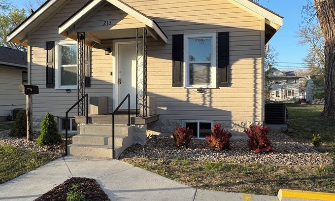 Hays Haus | 5-bedroom house in Hays with AC, WiFi