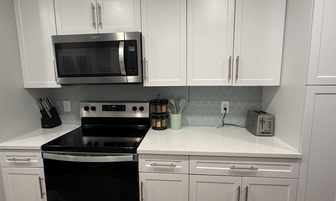 Magna Haus | Spacious 5-bedroom house within 15 mins of Salt Lake City airport