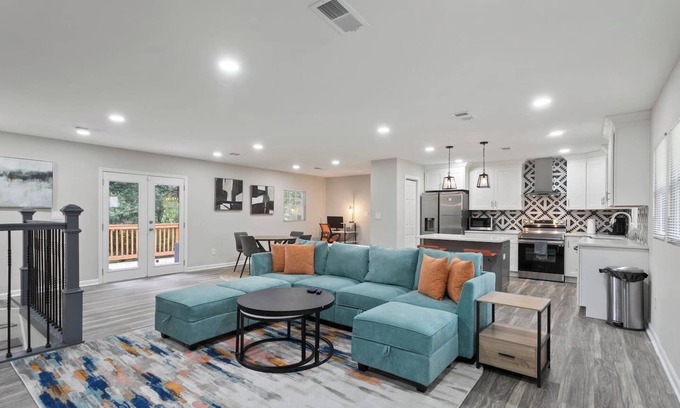 Candler-McAfee Haus | Spacious 5 BR Holiday Retreat close to dt ATL