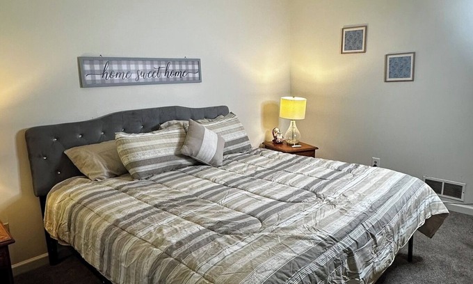 Decatur Haus | Cozy 5-bedroom/3-bathroom sanctuary on quiet cul-de-sac, city close