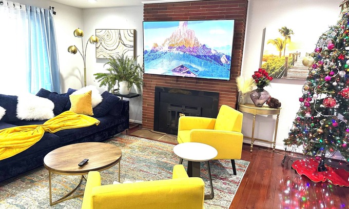 Wheaton-Glenmont Haus | Spacious 6-bedroom house with WiFi, AC in charming Silver Spring