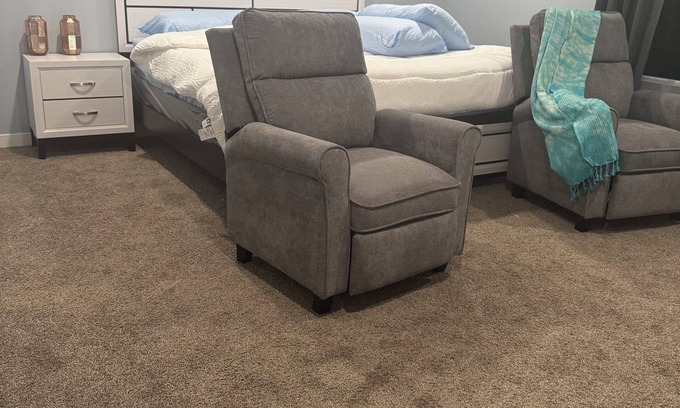 Magna Haus | Spacious 6-bedroom house in cool Magna with AC, fitness room