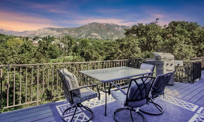 South Ogden Haus | Spacious 6-bedroom house in Ogden with Breathtaking Mountain Views