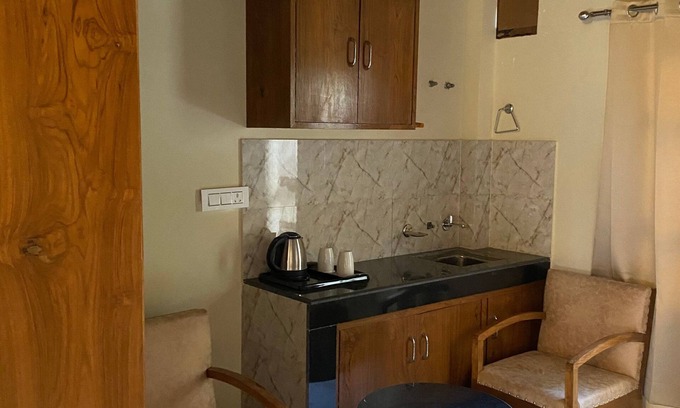 Chharabra Kabine | Spacious 6-bedroom lodge in fantastic Shimla Forest Sanctuary