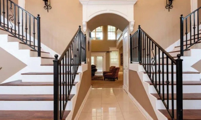 East End Haus | Spacious 8-bedroom house with WiFi, AC in lovely Hensley