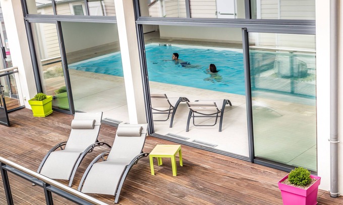 Pont Rousseau Wohnung | Spacious and comfortable studio with private terrace