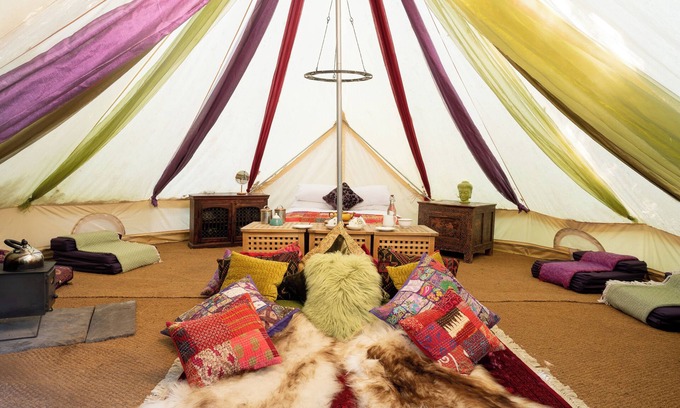 Burghclere Wohnmobilvermietung | Spacious and cosy 6 meter Bedouin Bell Tent in a secluded woodland clearing