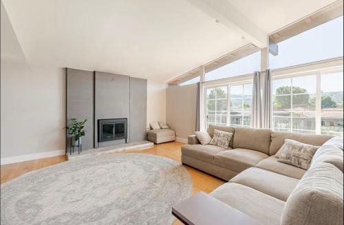 Thousand Oaks Villa | Spacious and Exclusive Oasis 6BR 3BA