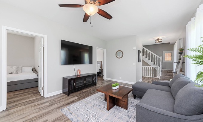 Fox Valley Haus | Spacious and family friendly getaway. 8 mins from Chicago Premium Outlet Mall.