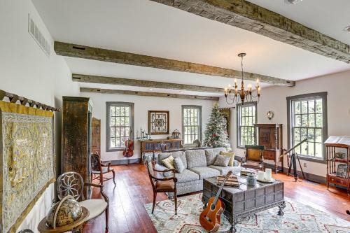 New Haven Haus | Spacious and Historic Cabin in New Haven with Pond!