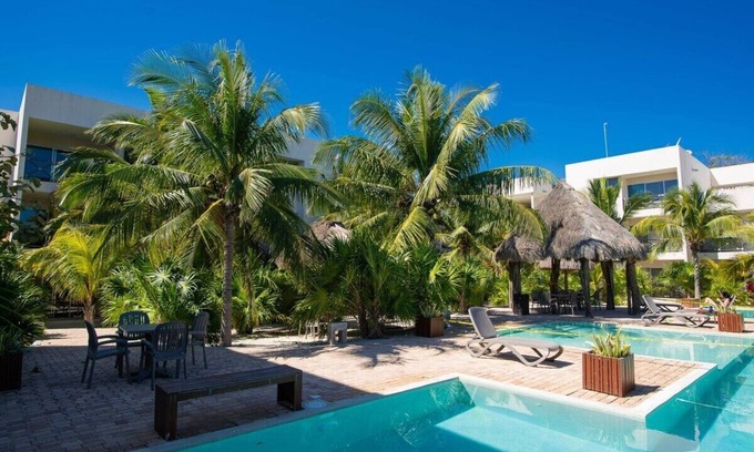 Progreso Municipality Wohnung | Spacious and private, 1 block from sea, Progreso East