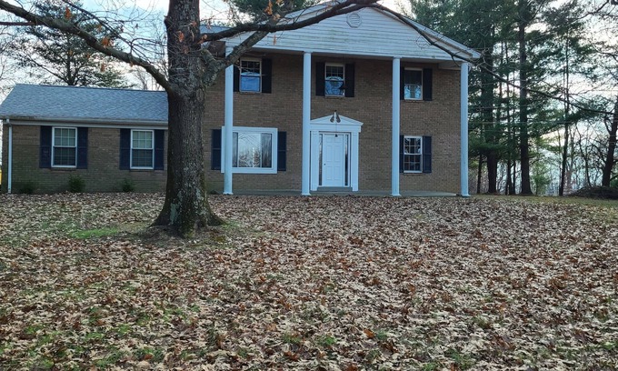 Petersburg Haus | Spacious and private home. Located 2 miles from the Creation Museum. Sleeps 14.