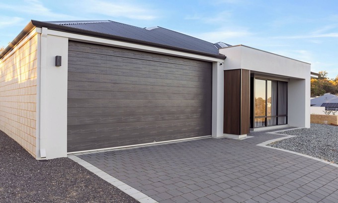 Dawesville Haus | Spacious and serene intelligent home. 3 min to estuary,beach,shops, and trails
