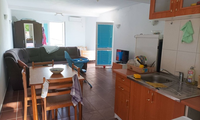 Becici Wohnung | Spacious apartment in greenery and a stream above the city crowds