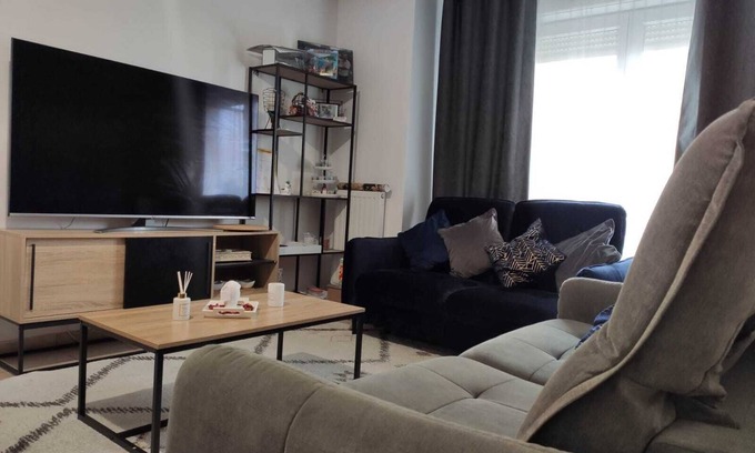 Guyancourt Wohnung | Spacious apartment with free outdoor parking