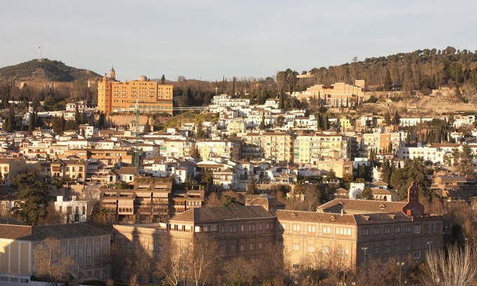 Cervantes Eigentumswohnung | GERÄUMIGE WOHNUNG MIT SCHÖNEM BLICK PARKPLATZ IM ZENTRUM