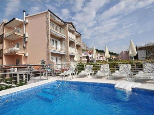 Duce Wohnung | Spacious apt w pool and sea view 2 min to beach