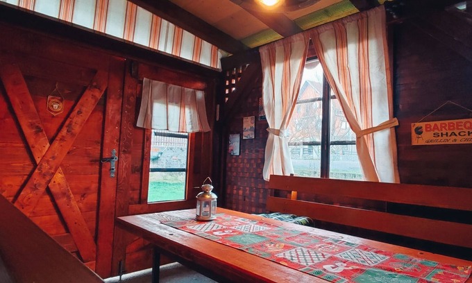 Otocac Wohnung | Spacious apt. with free parking lot, in a silent street, only 200 m from center.