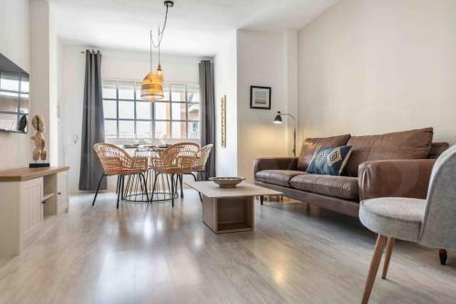 Capuchinos Wohnung | Spacious & authentic apartment by REMS