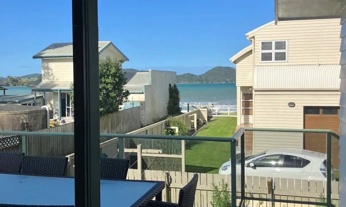 Oakura Haus | Spacious Beach House