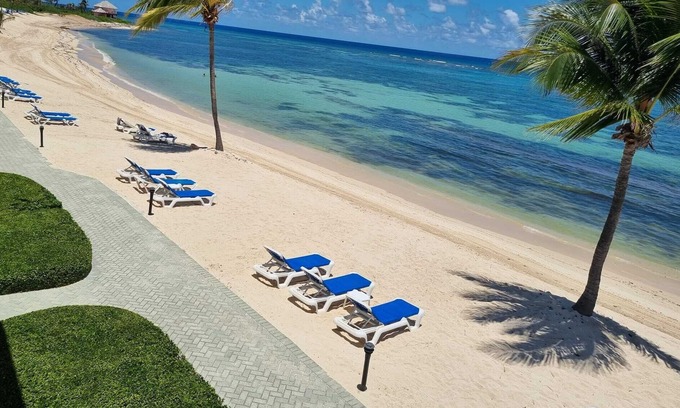 Colliers Bay Wohnung | Spacious Beachfront Penthouse Studio -Sleeps 2