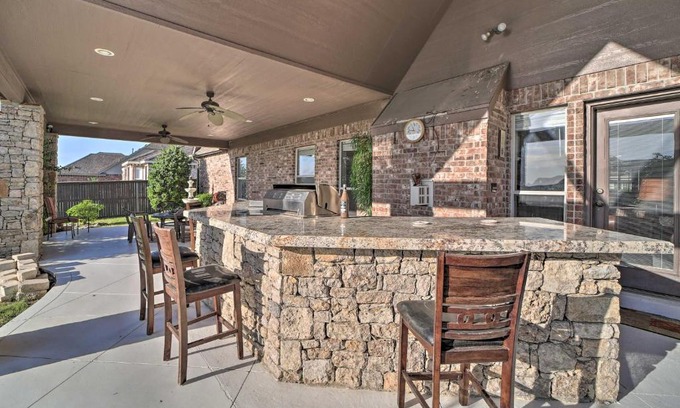 Broken Arrow Haus | Spacious Broken Arrow Retreat Yard and Grill!