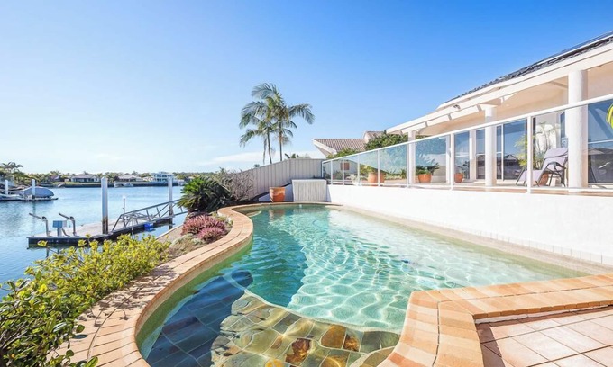 Banksia Beach Haus | Spacious Canal Home With Pontoon!