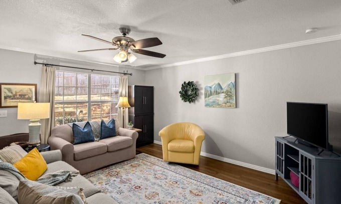 Fayetteville Haus | Spacious Charm: Duplex Haven in Fayetteville