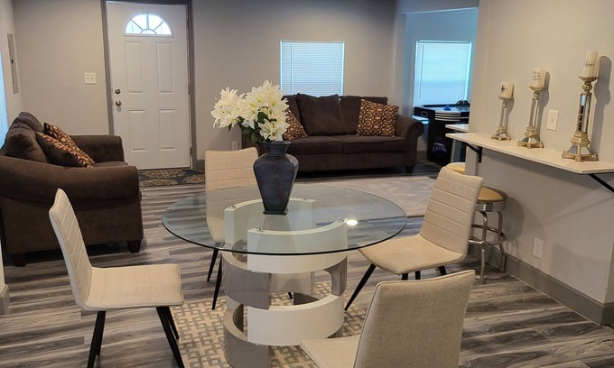 Tulsa Haus | Spacious Cheerful 1-Bedroom Residential Home