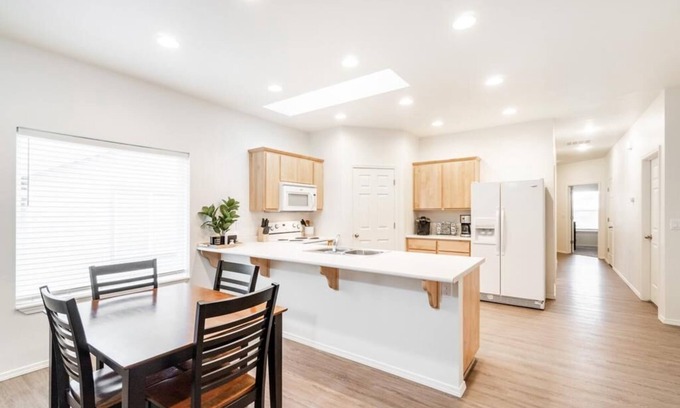 Twin Falls Haus | Spacious Cheerful Townhouse With Indoor Fireplace