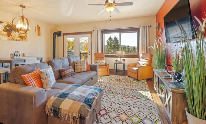 Bigfork Wohnung | Spacious Condo 3-Minute Walk to Flathead Lake & DT